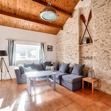Дом отдыха Maison Avec Jardin A 200m De La La Cantine *